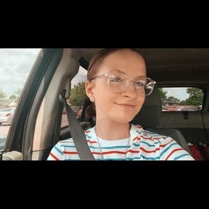 Meet your Posher, Liz